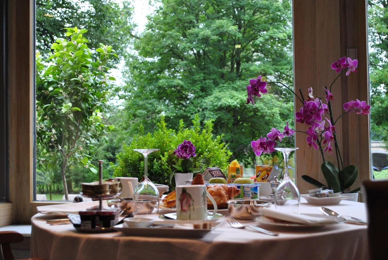 La Roseraie. Gaume-Ardenne-Lacuisine Sur Semois. フロロンヴィル エクステリア 写真