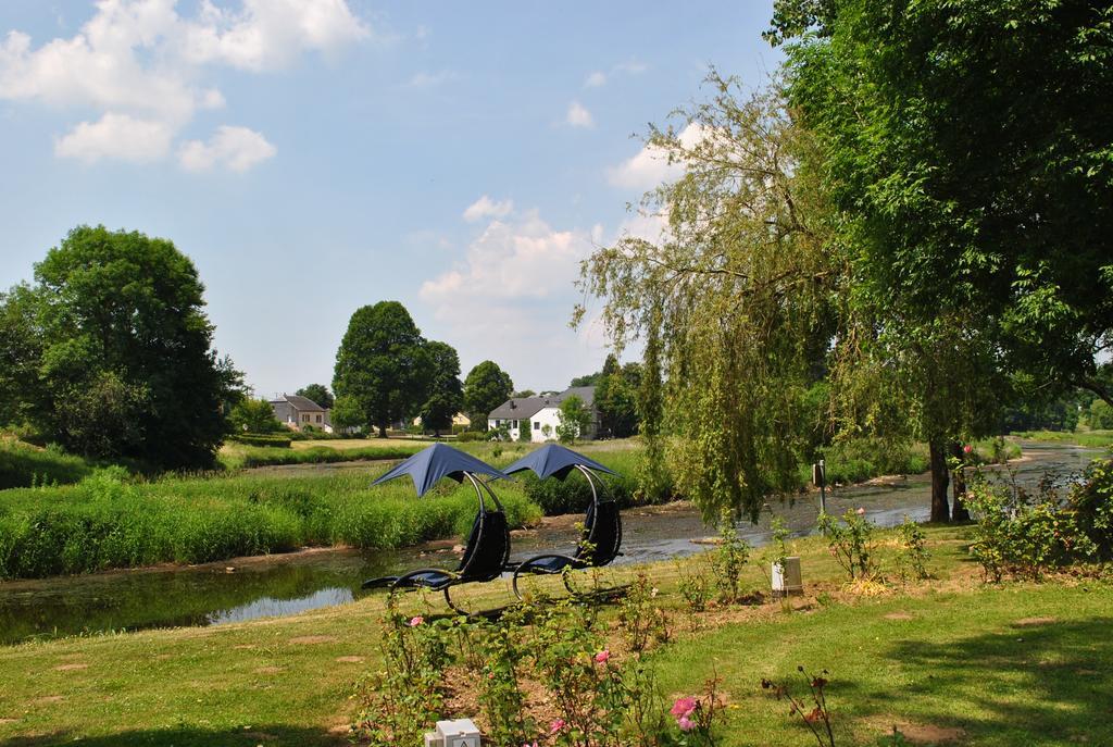 La Roseraie. Gaume-Ardenne-Lacuisine Sur Semois. フロロンヴィル エクステリア 写真